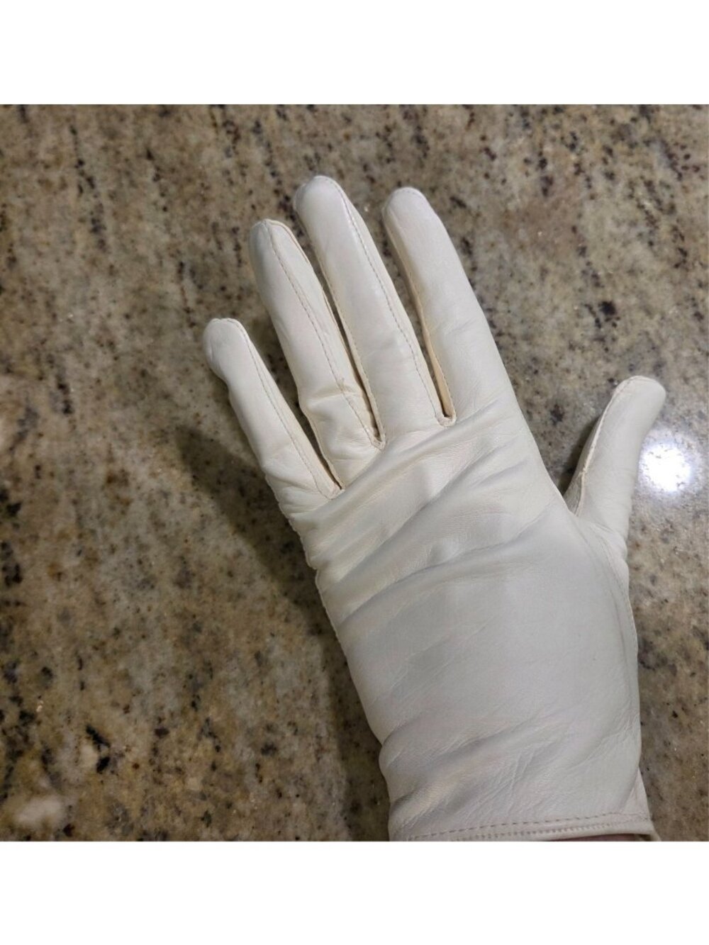 Vintage Womens Size S/M Off-White Formal Leather Gloves Pearly Button Italy